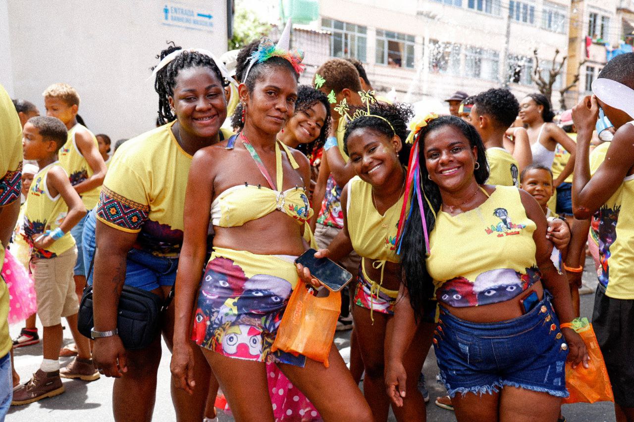 Mamulengo transformou a avenida em um palco de fantasia