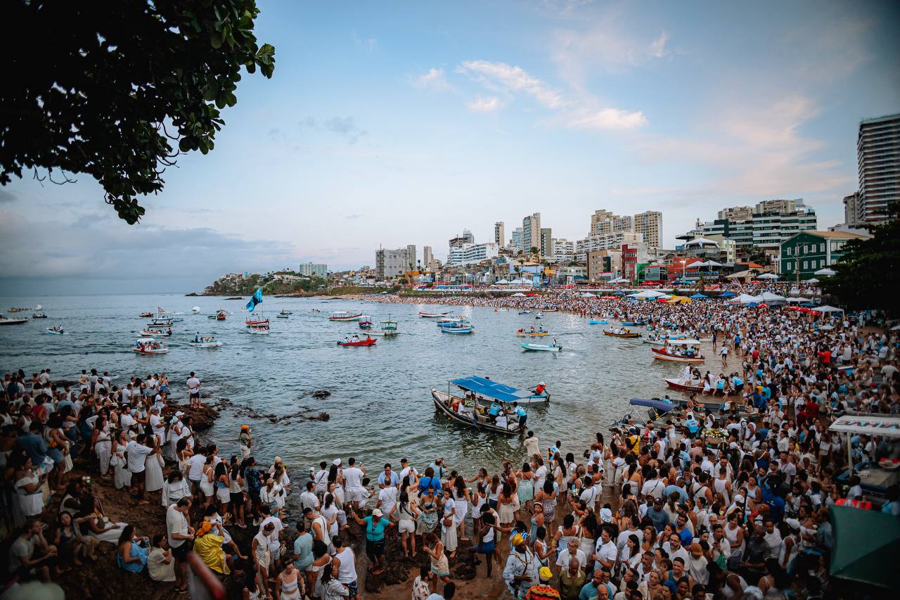 Fé e tradição marcam a Festa de Iemanjá em Salvador
