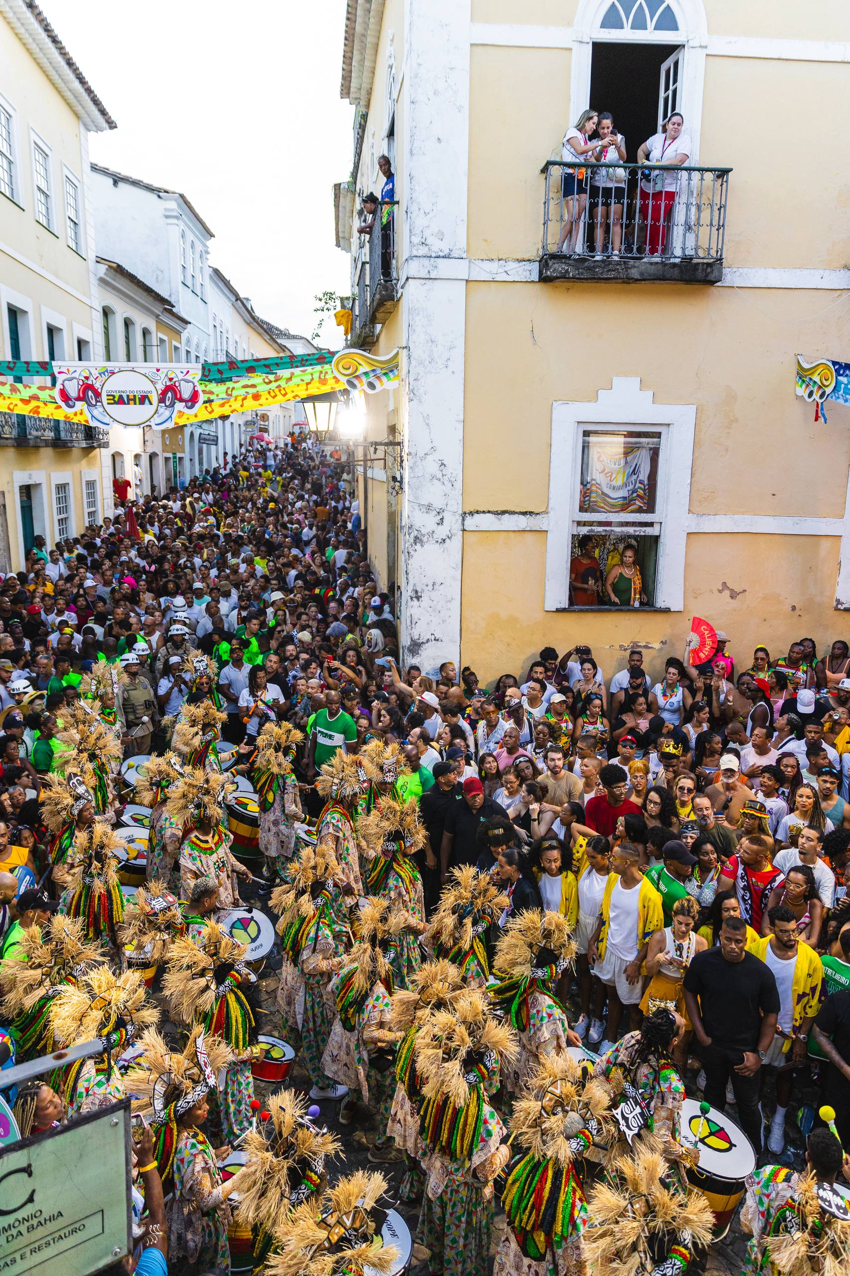 Uma multidão de apaixonados pelo bloco afro acompanhou o 46º desfile da agremiação