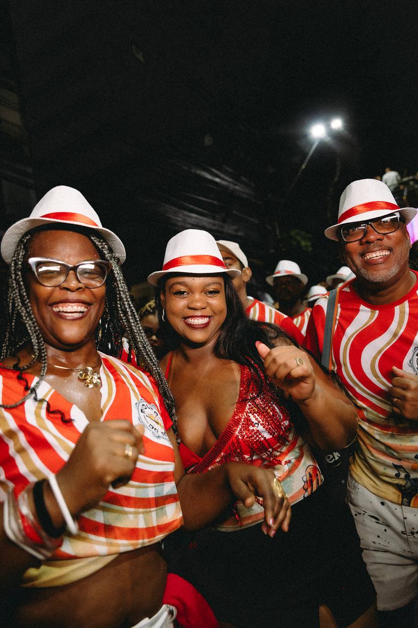 Bloco Reduto do Samba atrai mais de 2 mil foliões ao Circuito Osmar