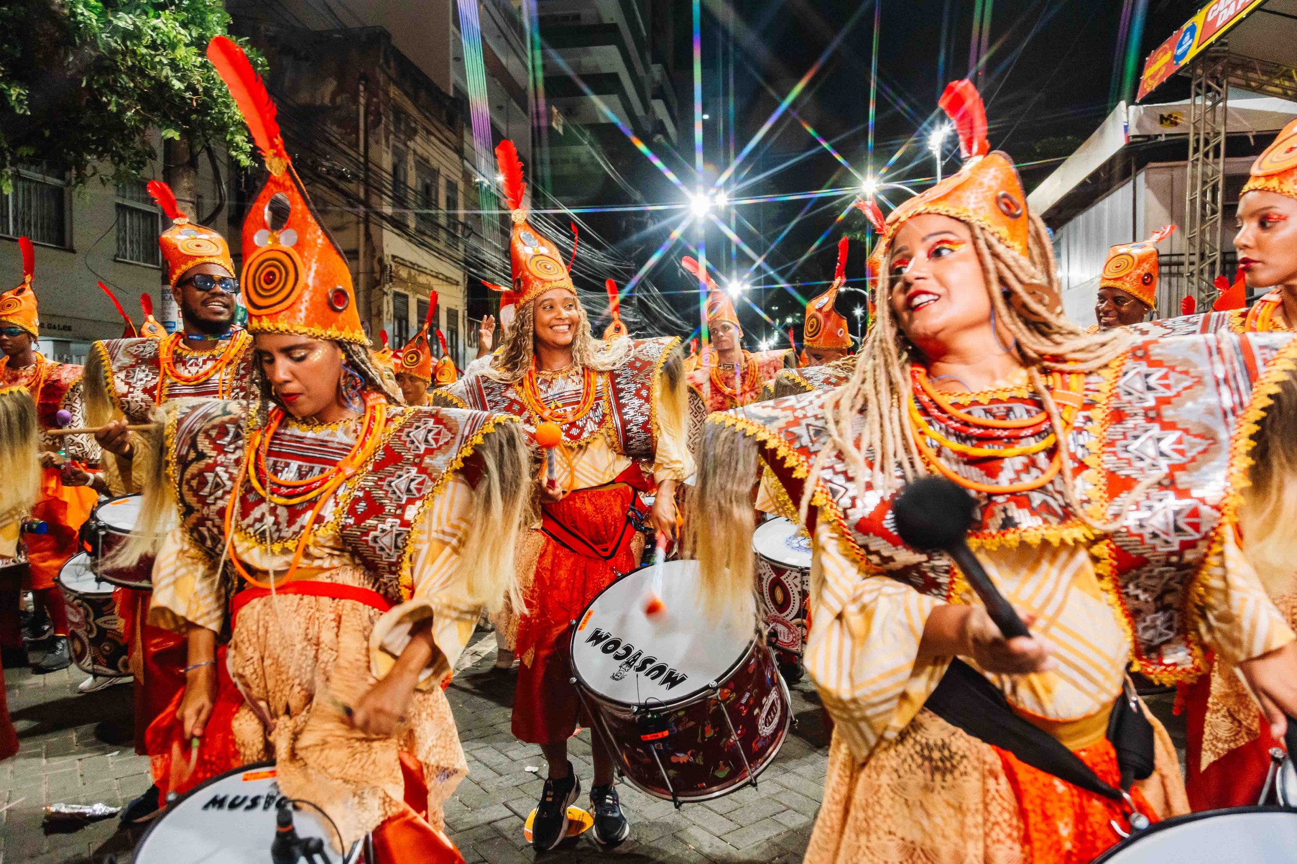 Cortejo Afro leva para a avenida um espetáculo de ancestralidade, força e elegância