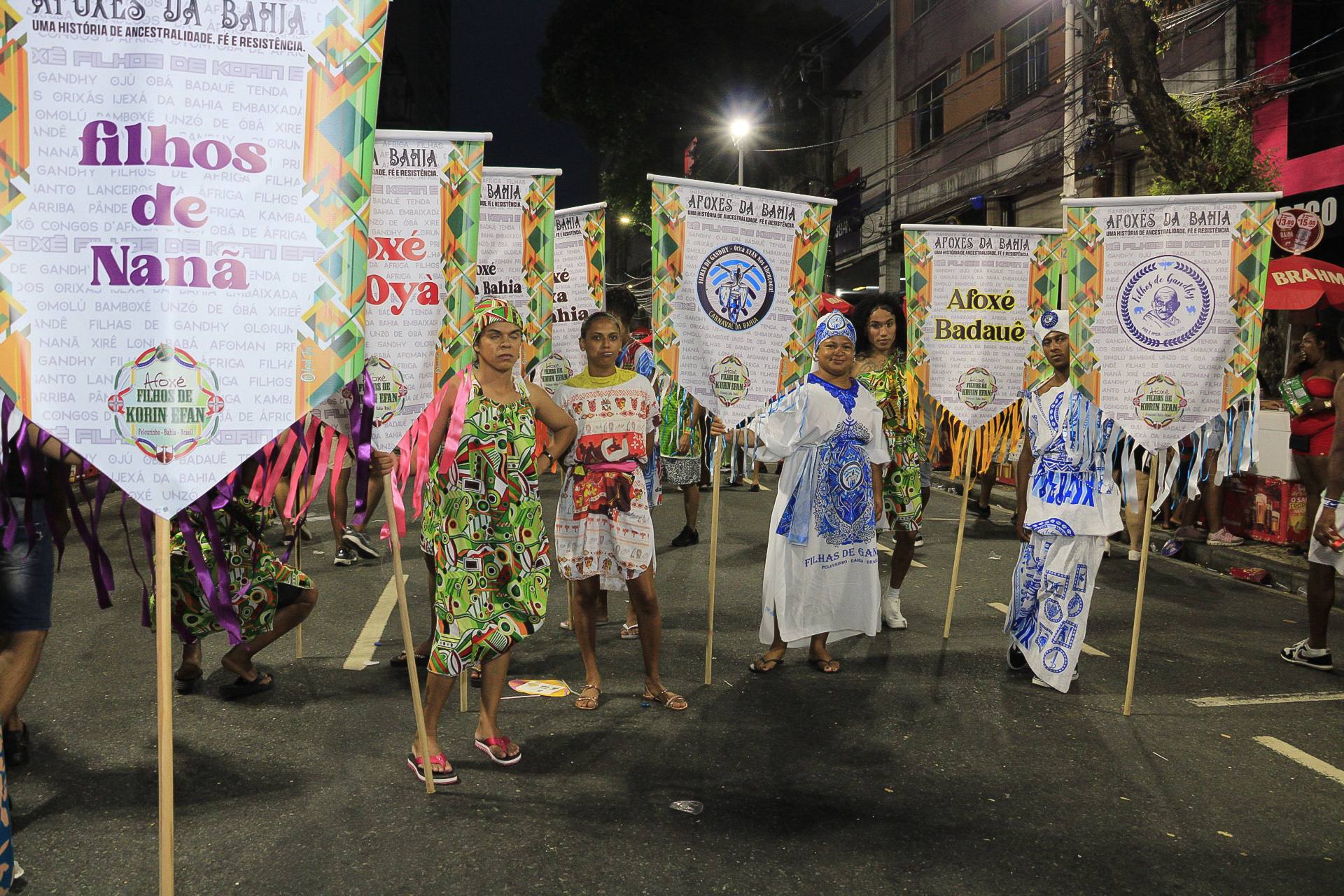 O cortejo reuniu cerca de 900 integrantes, distribuídos em diversas alas