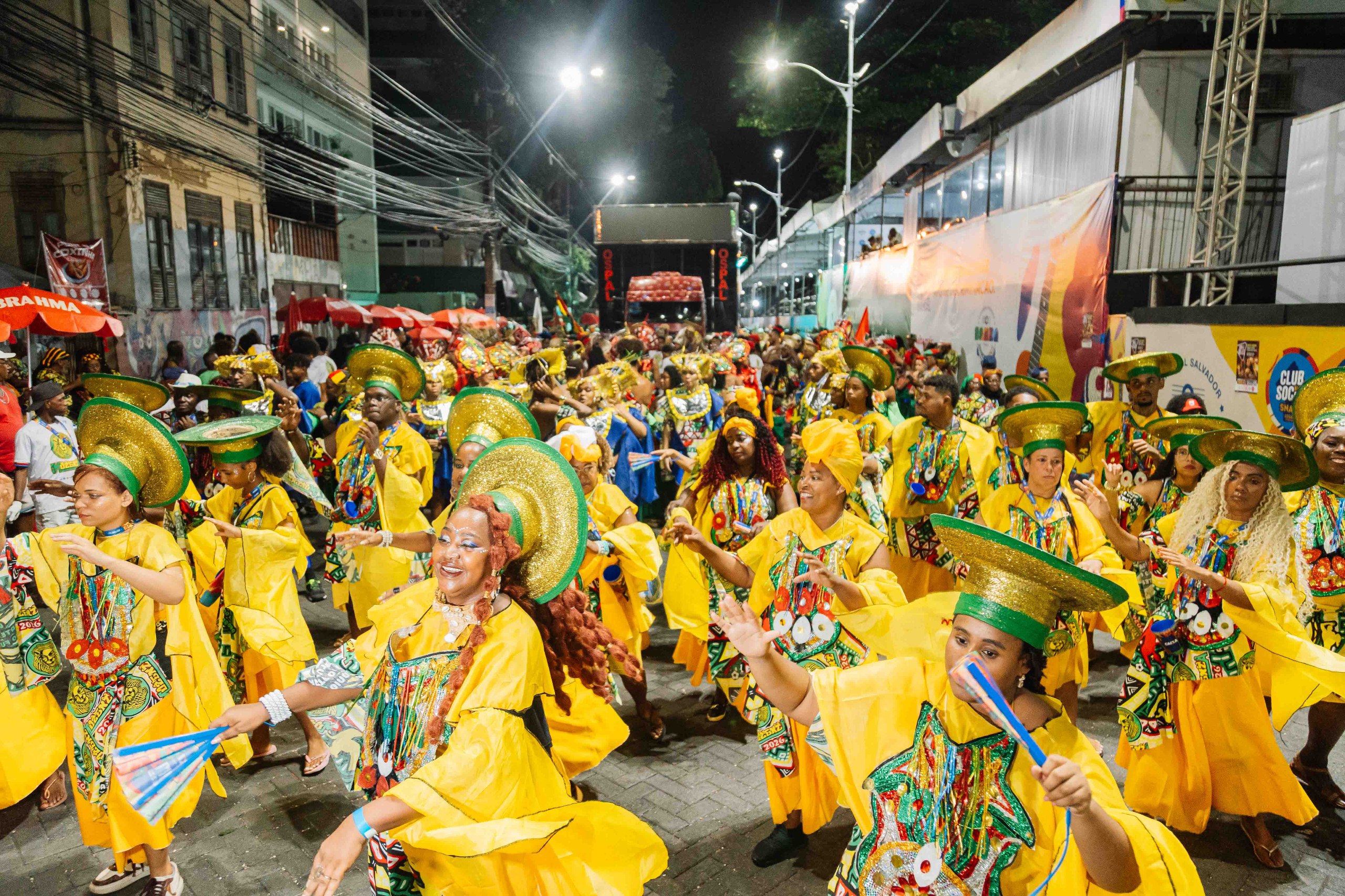 O bloco Muzenza levou às ruas o tema “Ginga: a Arte do Negro no Futebol”