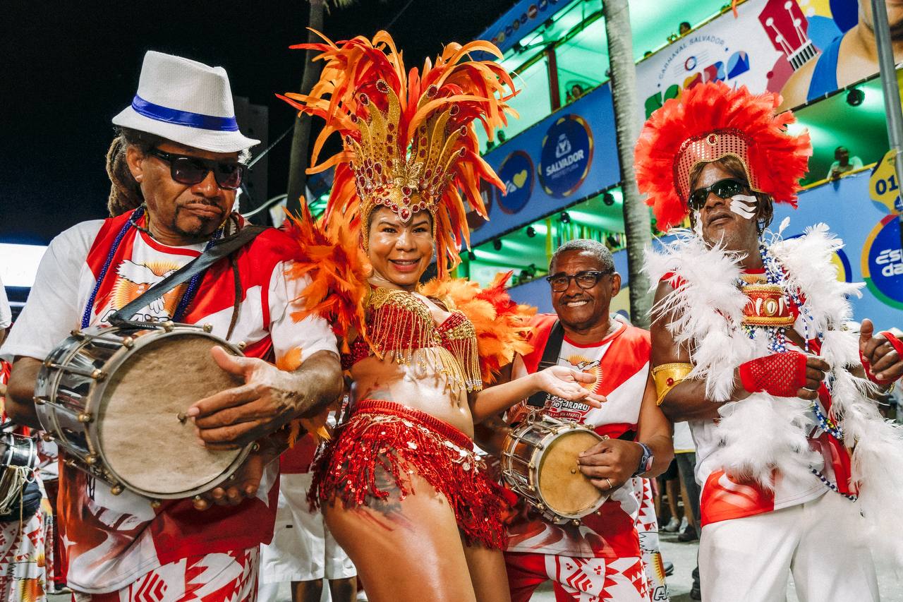 Apaxes é a agremiação mais antiga de inspiração indígena da folia