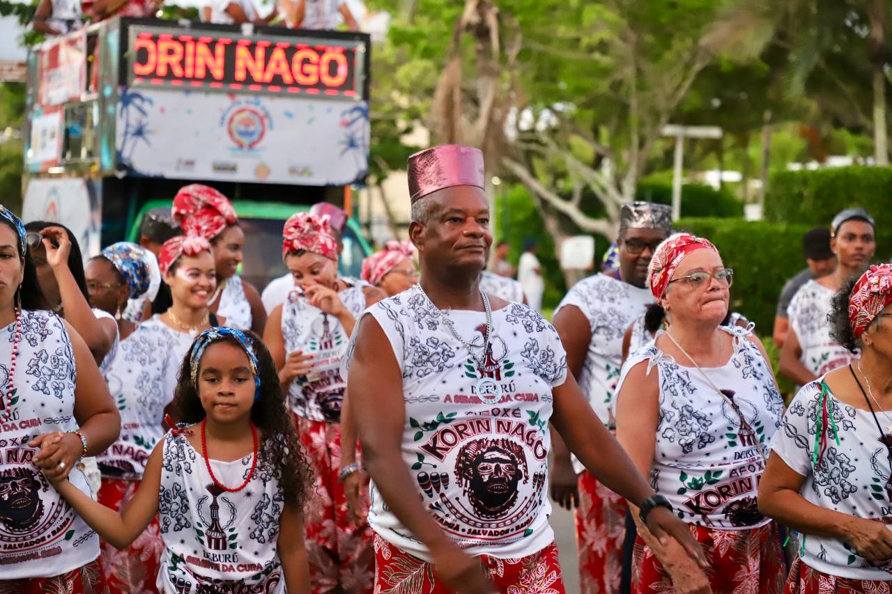 O Afoxé Korin Nagô ocupou as ruas de Itapuã
