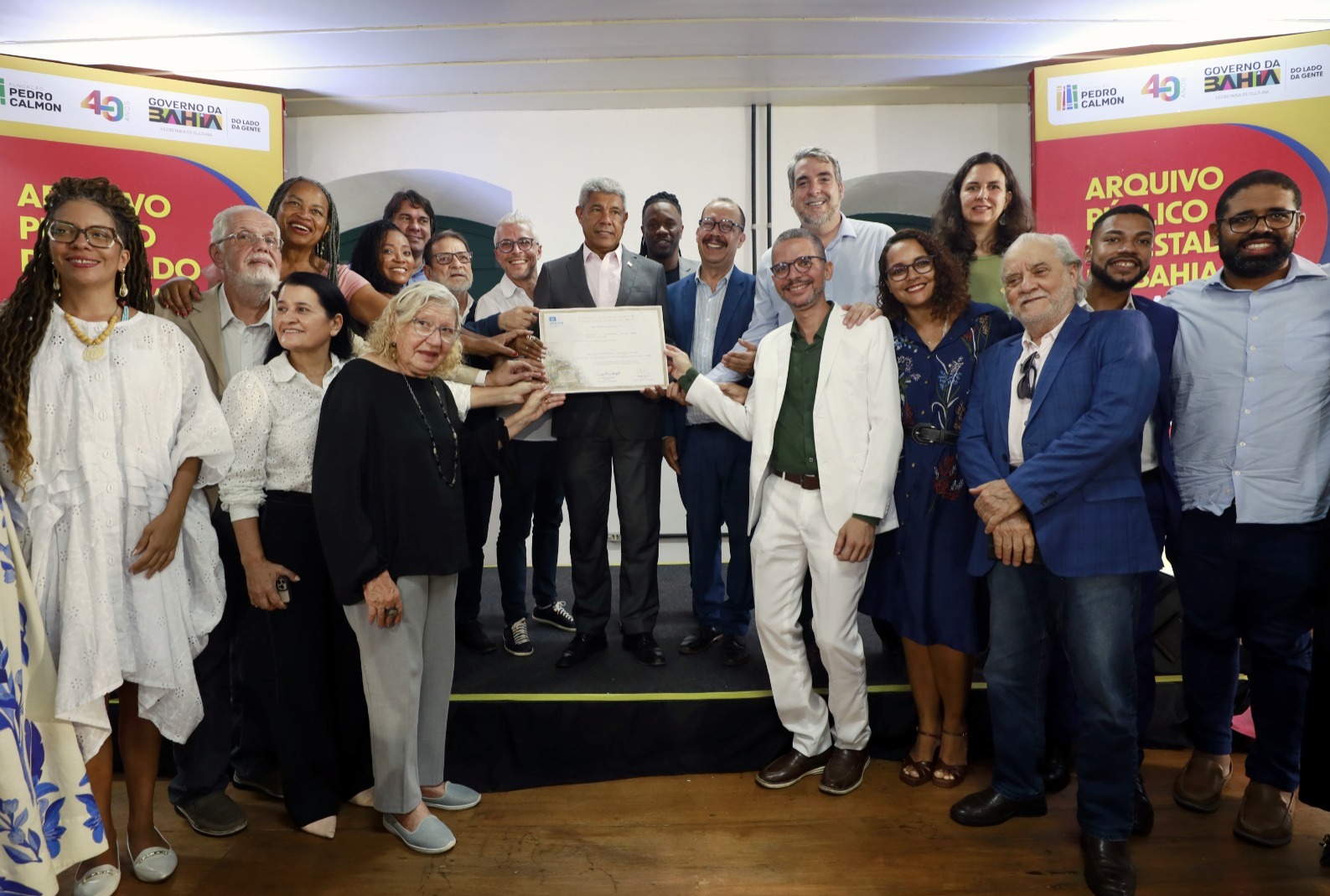 Governo da Bahia recebe certificação internacional ‘Memória do Mundo’ da UNESCO e oficializa sede própria do Arquivo Público