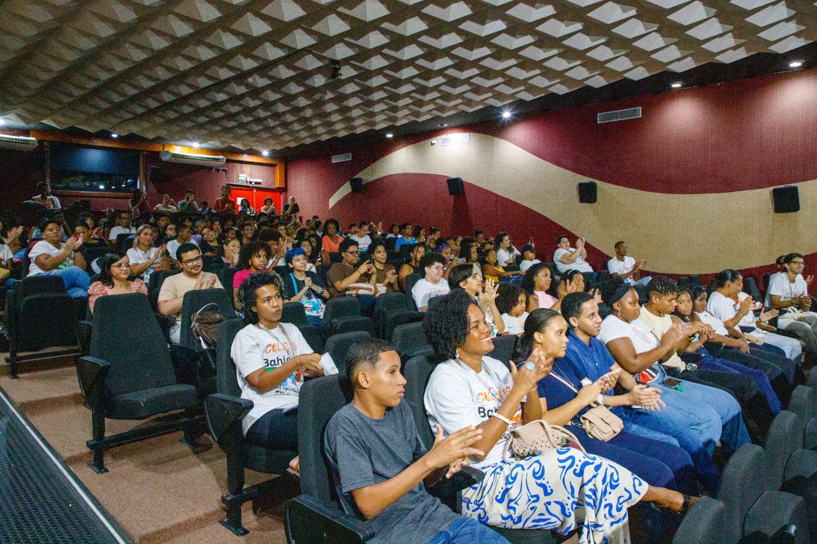 Cineclube Bahia Pela Paz exibe o filme ‘Deixa na Régua’ e amplia acesso de jovens ao cinema