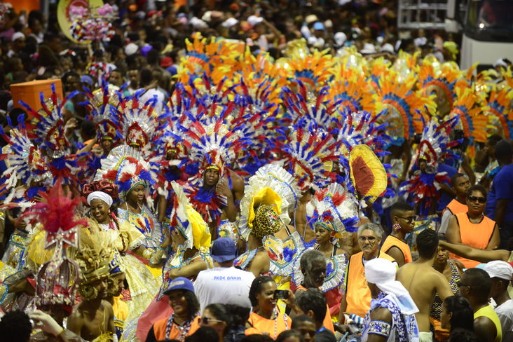 Bloco de índio no domingo de Carnaval