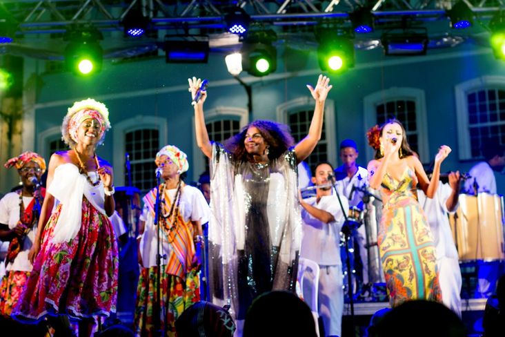 Ganhadeiras de Itapuã recebem Zezé Motta e Aiace Félix 