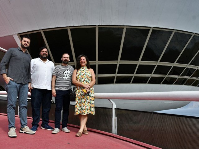 Diretora do IPAC em visita ao Museu de Arte Contemporânea de Niterói