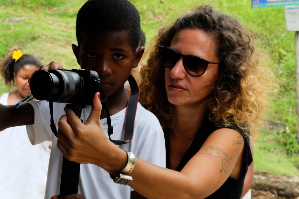 Cecília Amado em oficina com crianças1 - Divulgação