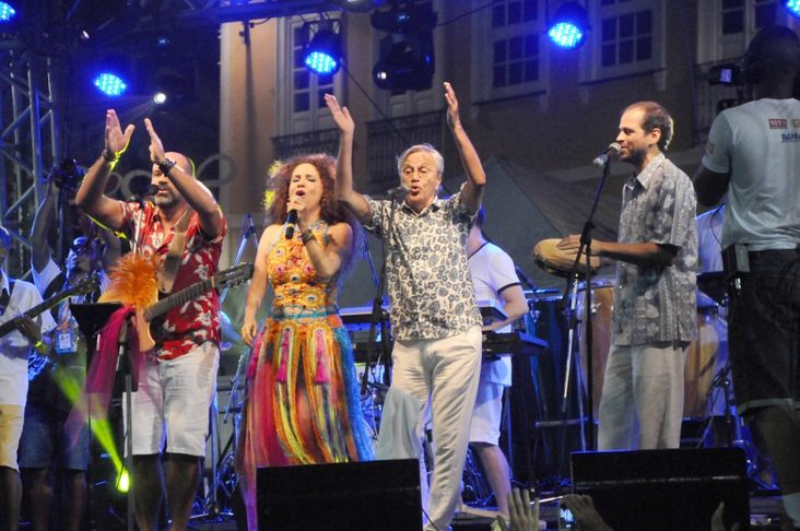 Carnaval do Pelô reúne Gil, Capinam, Caetano e artistas da nova geração em homenagem à Tropicália