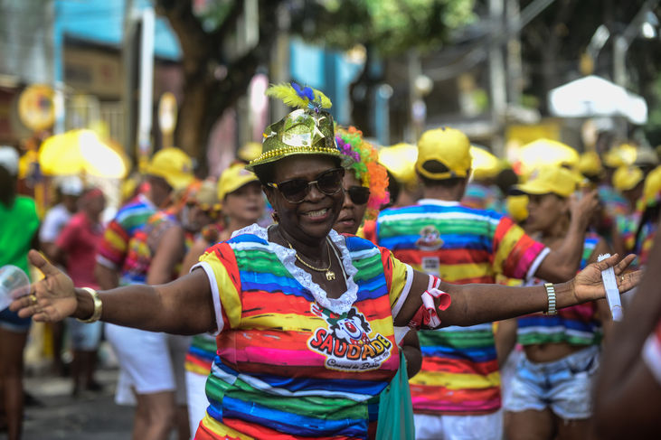 Carnaval Ouro Negro segue animado no penúltimo dia de Momo