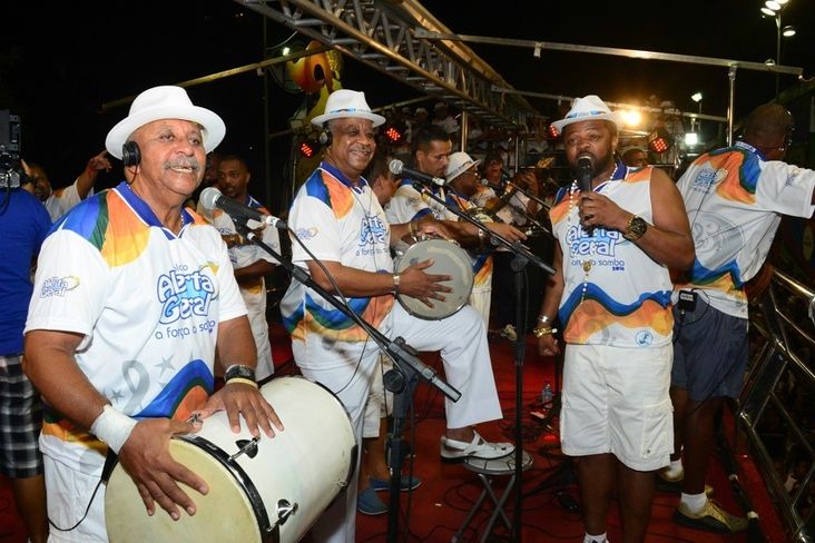 Fundo de Quintal e Xande de Pilares