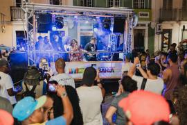 Marcia Short cantando sucessos da sua carreira e dos 40 anos de Axé Music