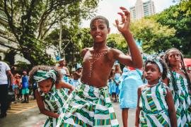 Integrantes do bloco Ibeji 