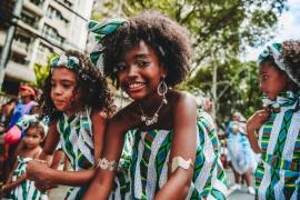 Integrantes do bloco Ibeji 