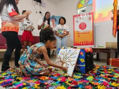 Contação de histórias inspira jovens acompanhados pelo Coletivo Bahia pela Paz em oficina do Pipas Literart nas Escolas