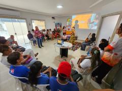 Contação de histórias inspira jovens acompanhados pelo Coletivo Bahia pela Paz em oficina do Pipas Literart nas Escolas