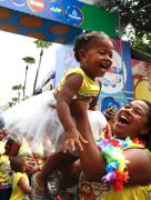 Cores, sorrisos e ancestralidade marcaram o desfile do bloco infantil Todo Menino é um Rei 