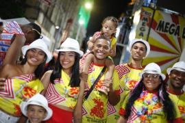 Tô Aê celebra 10 anos de história, axé e ancestralidade no Circuito Osmar