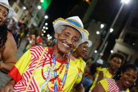 Tô Aê celebra 10 anos de história, axé e ancestralidade no Circuito Osmar