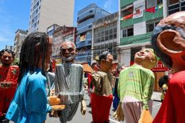 Mamulengo transformou a avenida em um palco de fantasia