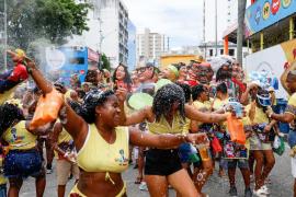 Mamulengo transformou a avenida em um palco de fantasia
