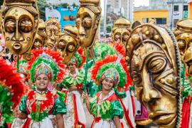 Commanche do Pelô desfilou no Campo Grande celebrando 52 anos de resistência e tradição