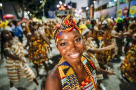 Commanche do Pelô desfilou no Campo Grande celebrando 52 anos de resistência e tradição
