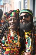 Foliões do Bloco do Reggae celebram Angola e a força da ancestralidade africana no Carnaval de Salvador 2026