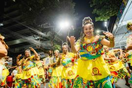 Componentes do Bloco da Capoeira gingam e celebram a resistência no Campo Grande