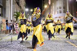 Bloco Afro Jogo de Ifá desfilou com trajes inspirados no Egito