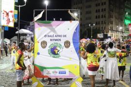 Bloco Afro Jogo de Ifá desfilou com trajes inspirados no Egito