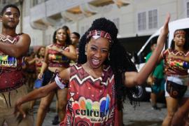 Cortejo levou a batida marcante do samba-reggae 