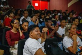 Programa Bahia Pela Paz leva 130 jovens para assistir filme “Sonho de Arrocha” através de articulação entre SJDH e SecultBA