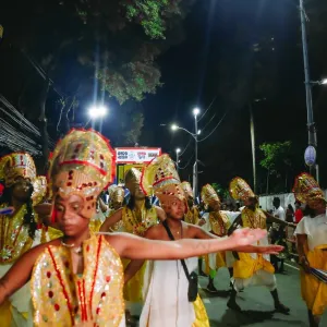 Legado de Môa do Katendê é destaque em desfile do bloco Os Negões