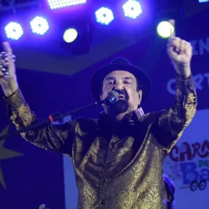 Jubileu de ouro: Paulinho Boca de Cantor comemora 50 carnavais em show histórico 