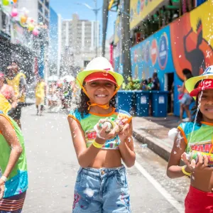 Bloco Vamos Nessa Kids reúne família no circuito Osmar