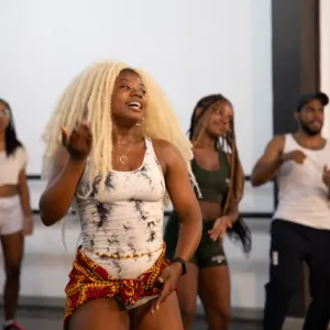 Funceb promove aulas abertas nas praças do Pelourinho durante o Mês da Dança