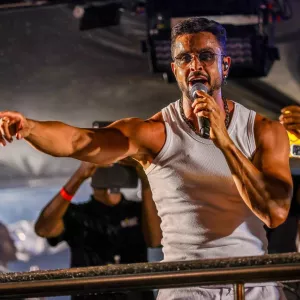 Bloco da PM agita folia com Parangolé na Micareta de Feira