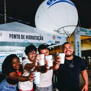 Embasa oferece hidratação gratuita e sustentável para foliões e trabalhadores na Micareta de Feira