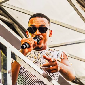 Júnior Dias abre o Palco Bel da Bonita e celebra estreia solo na Micareta de Feira 2025