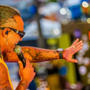 Em clima de festa e reivindicação, Bloco dos Trabalhadores estreia na Micareta de Feira ao som da banda Ara Ketu