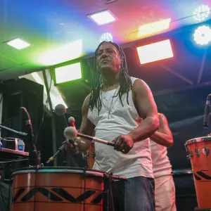 La Percussada leva axé e pagode ao Palco Bel da Bonita e agita público no domingo de Micareta