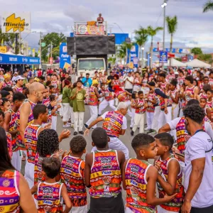Os Nagôs levam capoeira e alegria para a Micareta de Feira