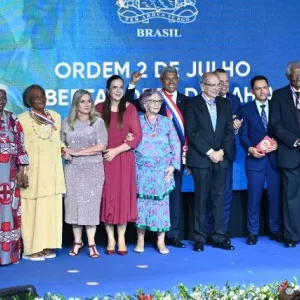 Comenda 2 de Julho homenageia artistas e lideranças religiosas em cerimônia no MAC Bahia