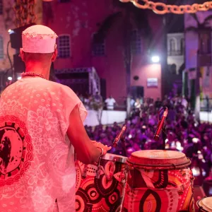 Nas ruas e nos palcos: segunda (5) no Pelô abriu a semana com diversidade sonora para todos os públicos