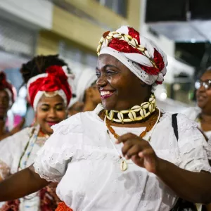 Arca do Axé apresentou cortejo marcado pela força da dança afro e da musicalidade 