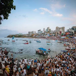 Fé e tradição marcam a Festa de Iemanjá em Salvador